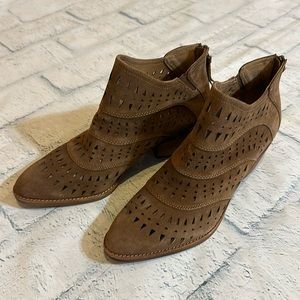 NWOT Sofft Suede booties
